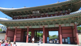 昌徳宮観光の入口なのよー