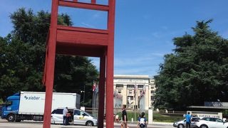 国連広場と言えばこのモニュメント