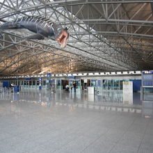 空港駅はターミナル間の移動が必要なので注意