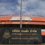 バンコクの北バスターミナルは、チャトチャック地区にあり、広大な敷地のターミナルです