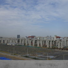 北バスターミナルの隣のバンスー駅で、大規模開発が進んでいます