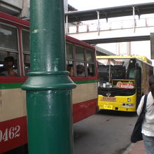 北バスターミナルに行くには、モーチット駅からバスも利用できる