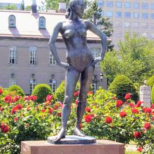 佐藤忠良 作『若い女の像』