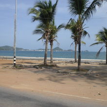 市街地を出るとソンテウが無いので、バイクタクシーになります。