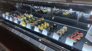 ケーキも置いてあります