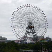 大きな観覧車です