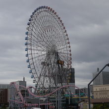 遊園地にあります