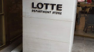 週末は夜遅くでも混んでいました