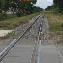 主要な道路幹線の踏切は、線路の保守及び整備がされています。