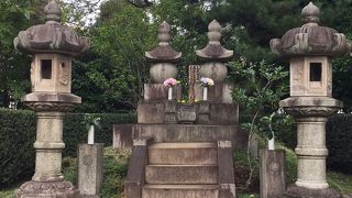 西郷さんの近くに２つ並んで