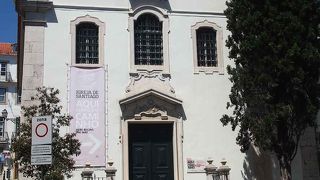 地元の方が祈りをささげる静かな施設