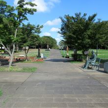 入口側から「未来への道」が始まります