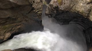 外からは見えない滝です