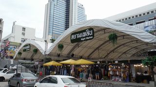 ナイトマーケットが開催されていました