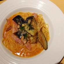 ナスとベーコンのトマトクリームです