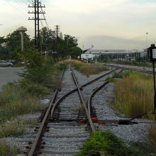 パタヤ駅の周辺は、単線ですが、駅構内は、複線になっています。