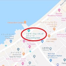 ビーチロードの突き当りが、ウォーキングストリートの入口です。