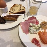 朝食ビュッフェ17ユーロ