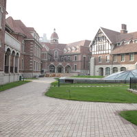 庭園に立つ建物