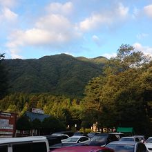 菅の台バスセンターの駐車場、ここからバスに乗ります