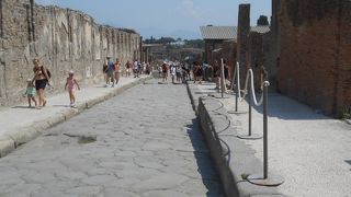 ポンペイの街の大通り