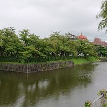 城を囲んでいた濠