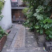 お屋敷の情緒を感じる雰囲気がちょこっとあります