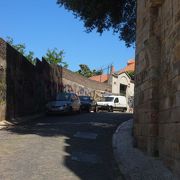 リスボン旧市街のあちこちに残る城壁の跡