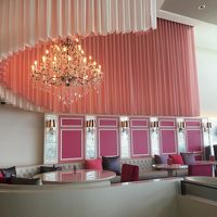 フロント横のロビー。バービールームをイメージしてでしょうか。