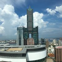 朝食会場から見える景色です。高雄８５ビルがくっきり