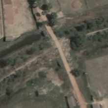 航空写真には、鉄道線路らしき画像が、白色に映っています。