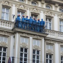 近くの目立つ建物