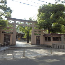 座摩神社正面の鳥居