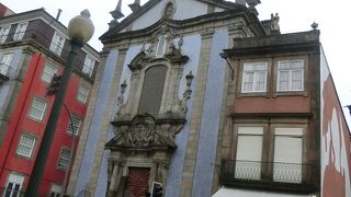 色合いの美しい小さい教会