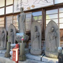 静かな住宅街のお寺だけど