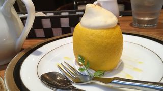 えたいの知れない不吉な塊も軽やかに吹き飛ばす、かもしれない、檸檬ケーキ