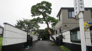 住宅街にあります