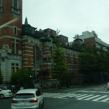 県庁前にあります