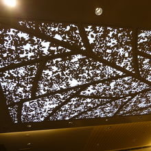 天井の装飾，なるほど樹林ですね