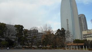 増上寺を取り囲んだド－ナツ形の不思議な公園