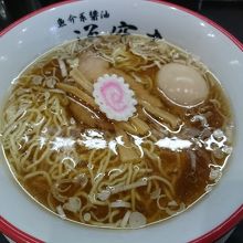 味玉らー麺…スープがキラキラしてます(＾＾)
