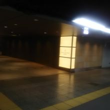 地下の入り口