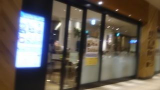 こちらはランチなどもできるカフェです