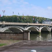 駅とバイヨンヌ市街を結ぶ橋
