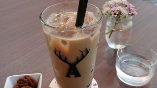 ピンク色の店内