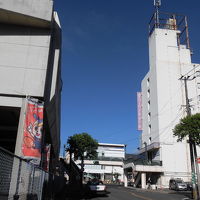 駅前。バスターミナル目の前。キレイで安心。