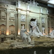 地下入口にて、待ち合わせ場所にもなっています。