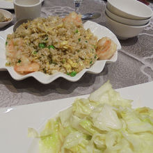 蝦炒飯と野菜炒め（高麗菜）