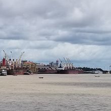 ヤンゴン川下流の風景