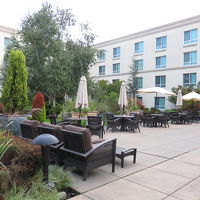 中庭、レストラン前